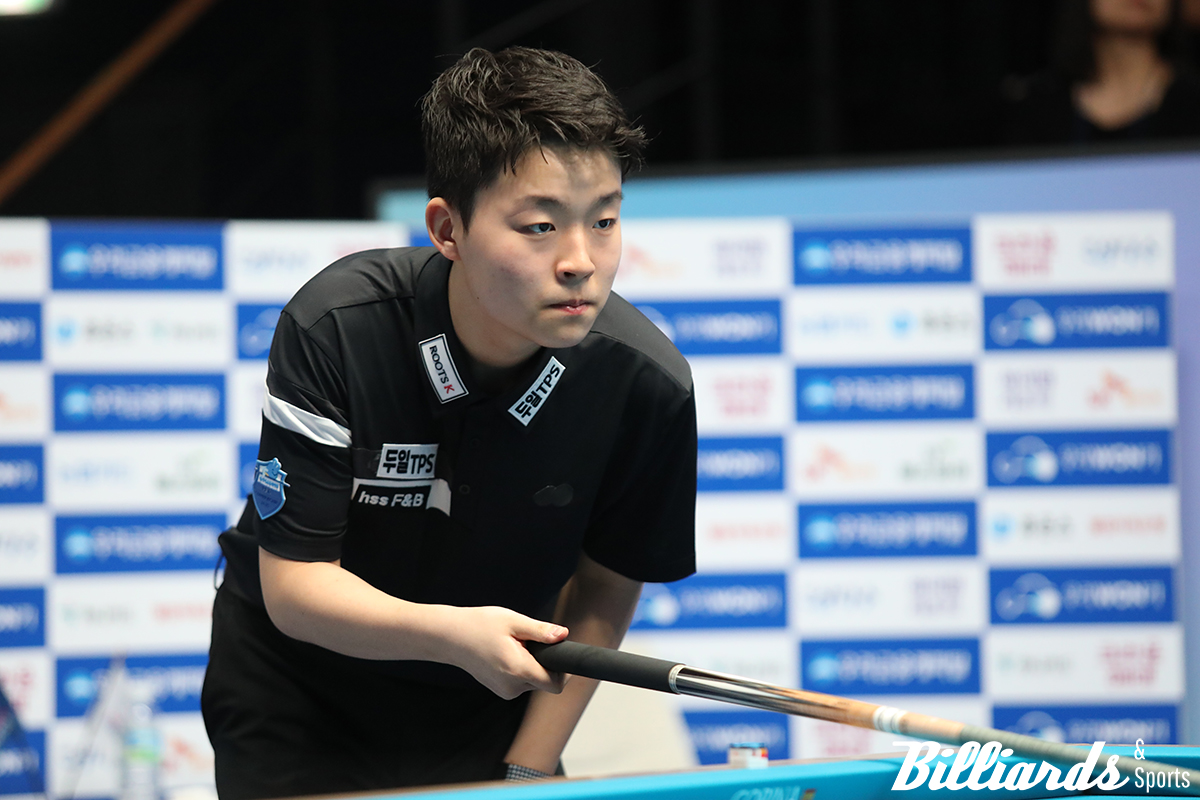 결승전에서 신중하게 경기 중인 김영원.