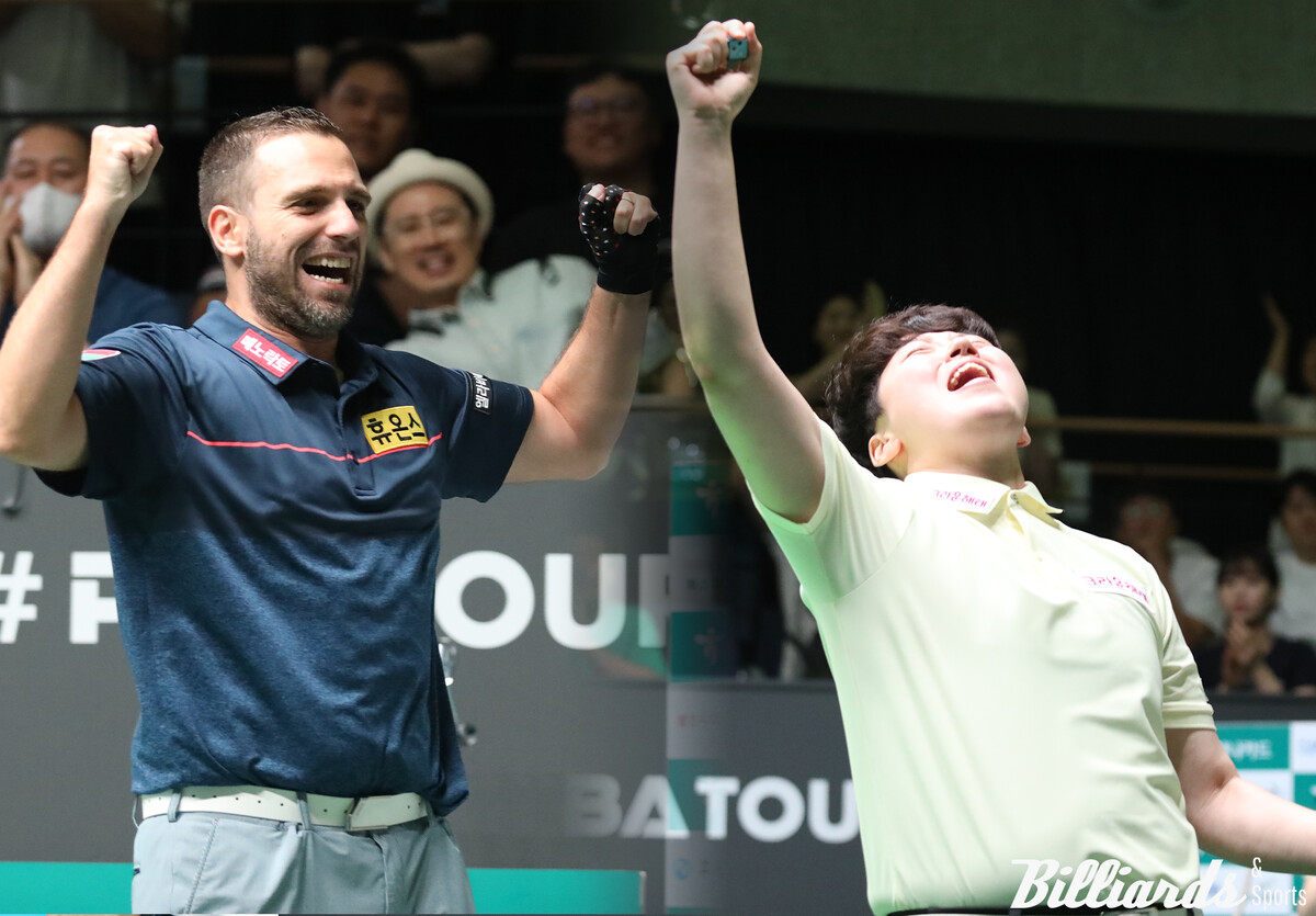 지난 시즌 하나카드 챔피언십에서 우승한 하비에르 팔라손(휴온스)과 백민주(크라운해태)