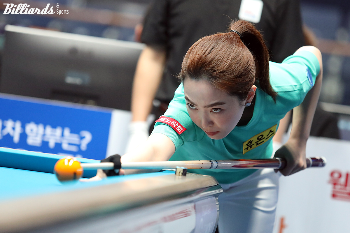 지난 개막전에서 16강에 진출하며 활약했던 '당구 여신' 차유람(휴온스)이 2차 투어 '하나카드 LPBA 챔피언십' 첫 경기부터 애버리지 2.273의 기록을 작성하며 맹타를 휘둘렀다.   빌리어즈앤스포츠 DB