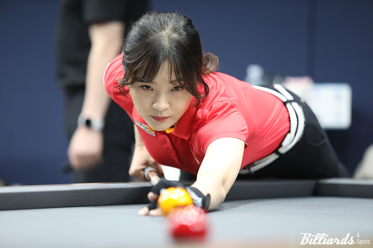 '여자 3쿠션 세계챔피언' 이신영(휴온스)을 꺾고 32강에 진출한 김상아.