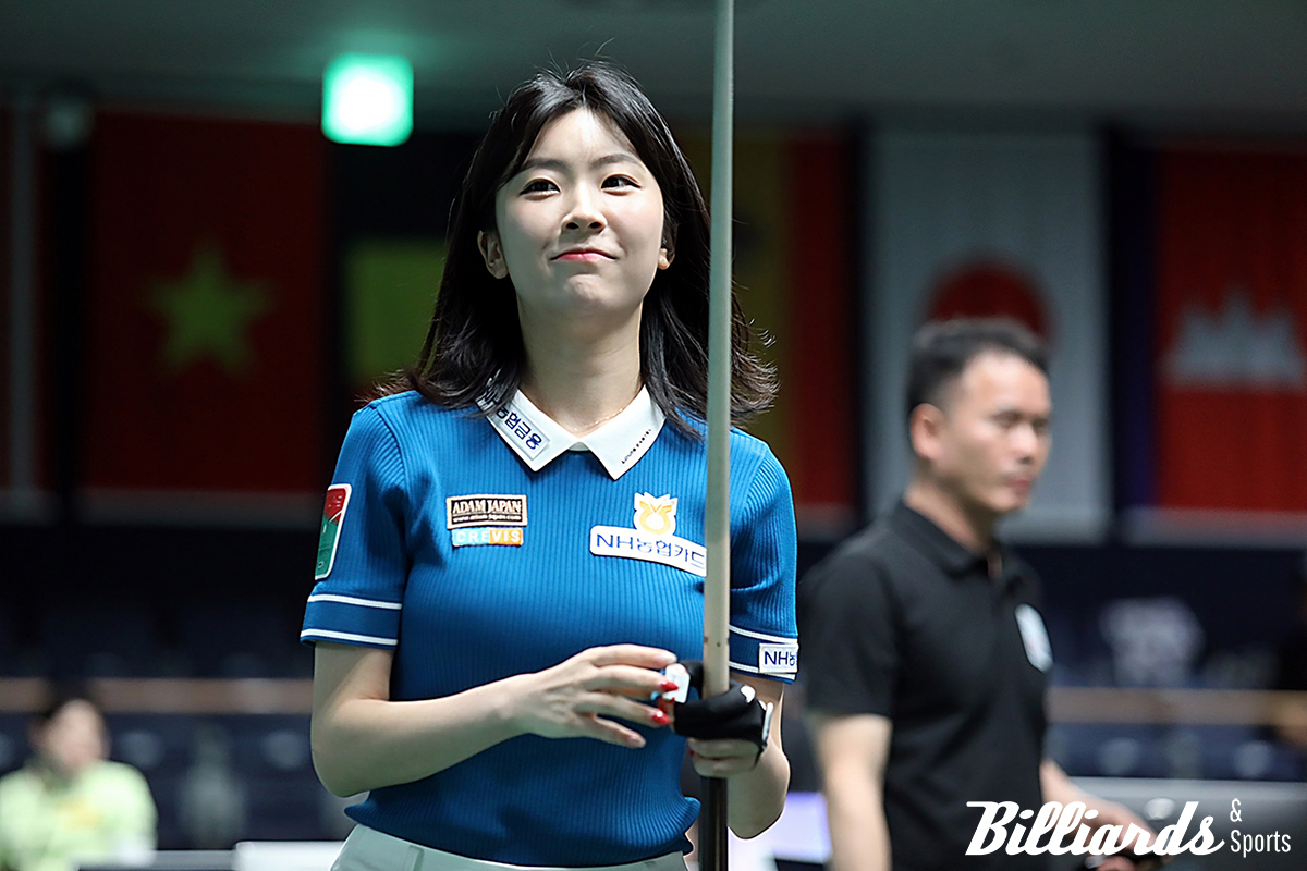 승리를 확신한 정수빈이 밝은 미소를 지으며 돌아서고 있다.