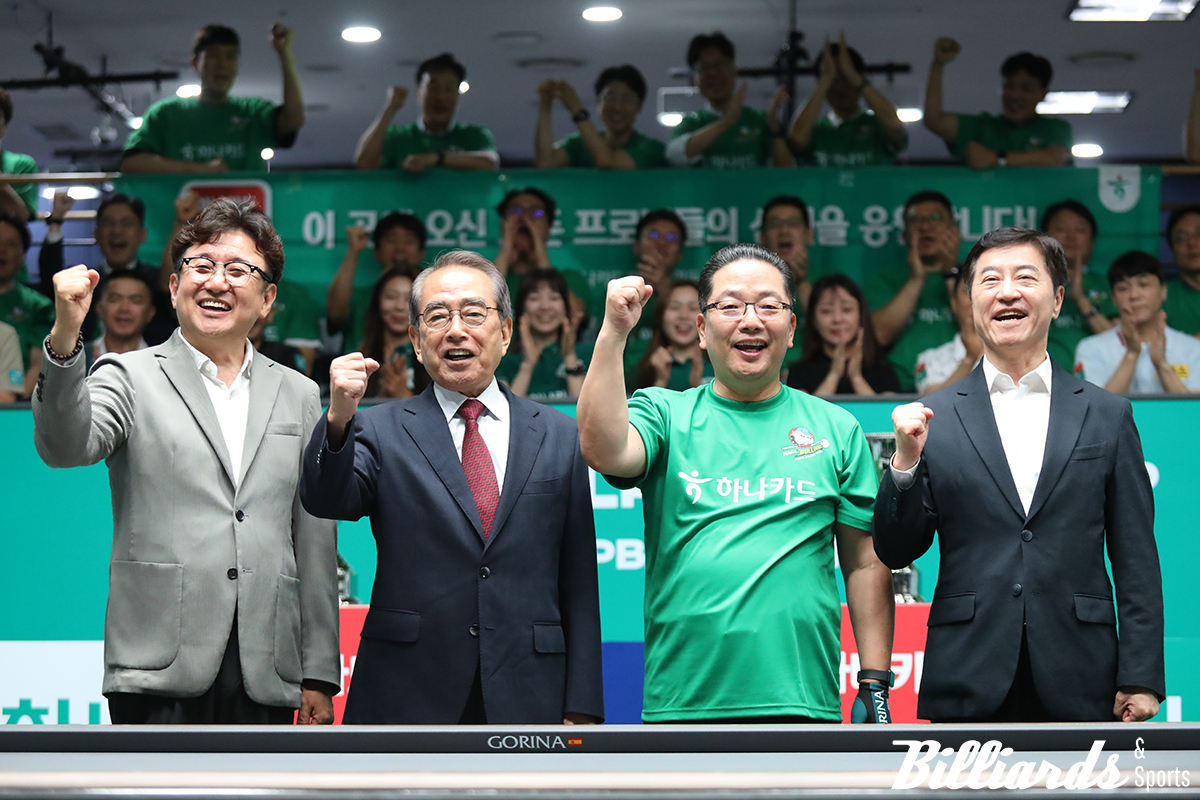 프로당구 2차 투어 '하나카드 PBA-LPBA 챔피언십'이 오늘(2일) 개회식을 갖고 시작을 알렸다. 왼쪽부터 개회식에 참석한 PBA 장상진 부총재, 김영수 총재, 하나카드 이호성 사장, 킨텍스 이재율 대표. 사진=고양/이용휘 기자