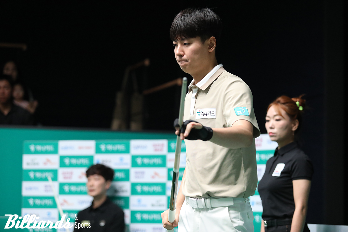 같은 시간 옆 테이블에서는 신정주가 이정익을 꺾고 64강에 안착했다.