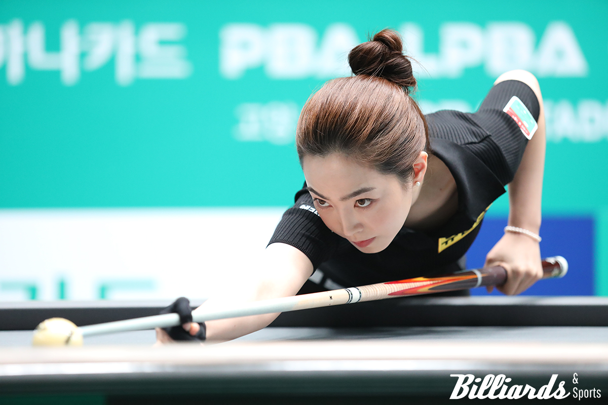 차유람이 김상아에게 세트스코어 1-3으로 패해 또 한 번 16강에서 도전을 마쳤다.