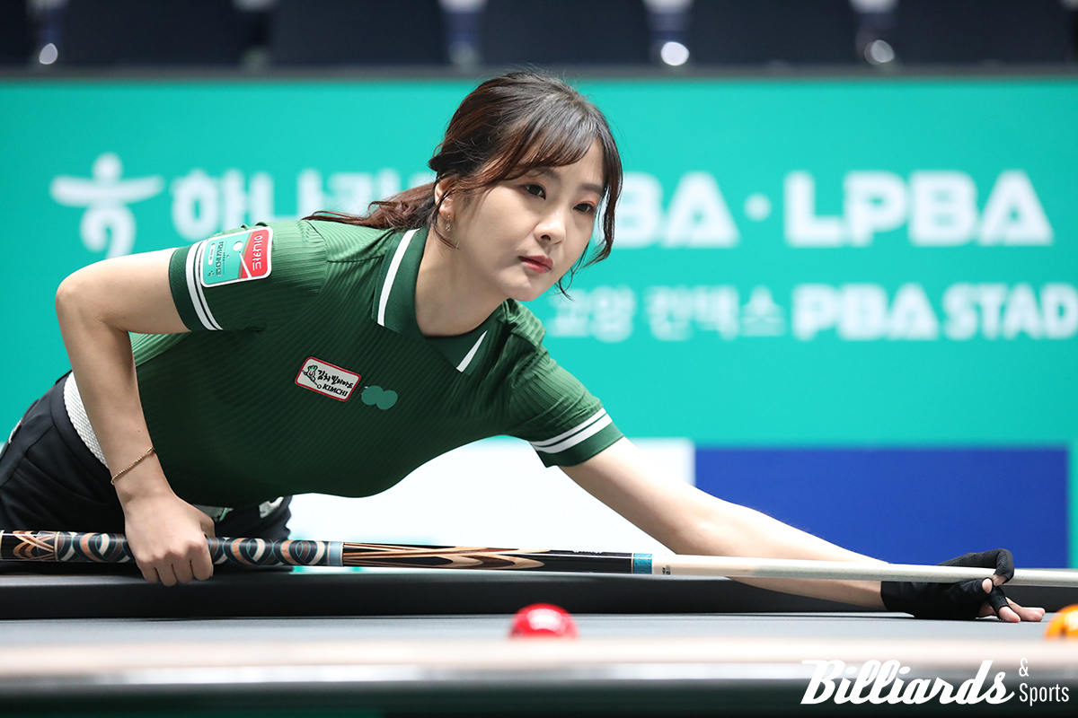 김상아가 차유람의 질주를 막고 8강에 안착했다.