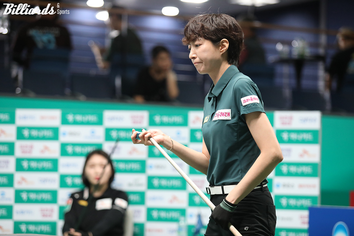 '원조 여왕' 임정숙(크라운해태)은 강지은에게 1-3으로 져 8강 진출에 실패했다.