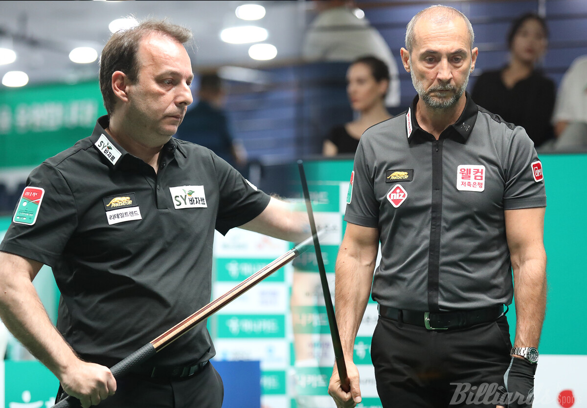 '3쿠션 사대천왕' 다니엘 산체스(에스와이·왼쪽)가 세미 사이그너(웰컴저축은행)와 벌인 프로 첫 번째 맞대결에서 세트스코어 3-1로 승리를 거뒀다.  사진=고양/이용휘 기자