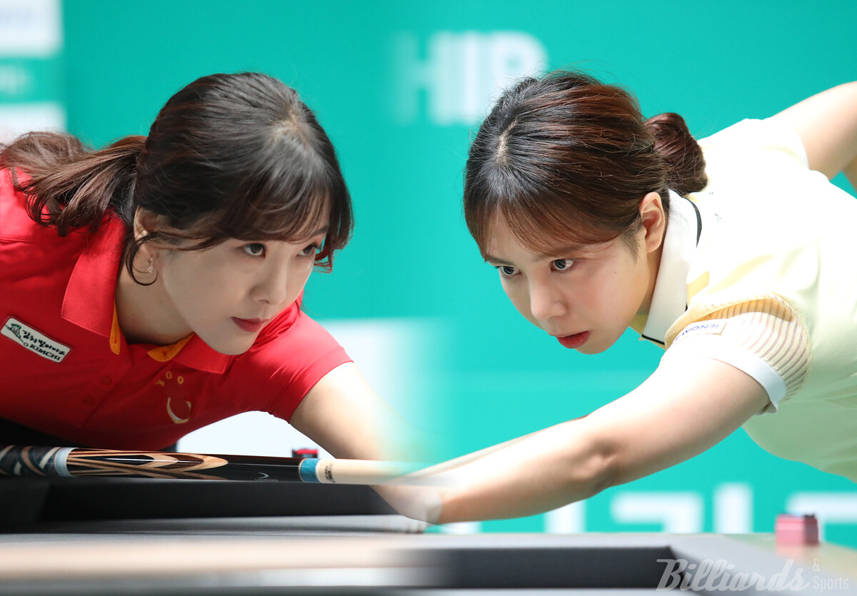 LPBA 투어 우승 경력이 없는 김상아(왼쪽)와 김민영(우리금융캐피탈)이 최혜미(웰컴저축은행)와 백민주(크라운해태) 등 '투어 챔피언'들을 누르고 4강에 진출했다.  사진=고양/이용휘 기자