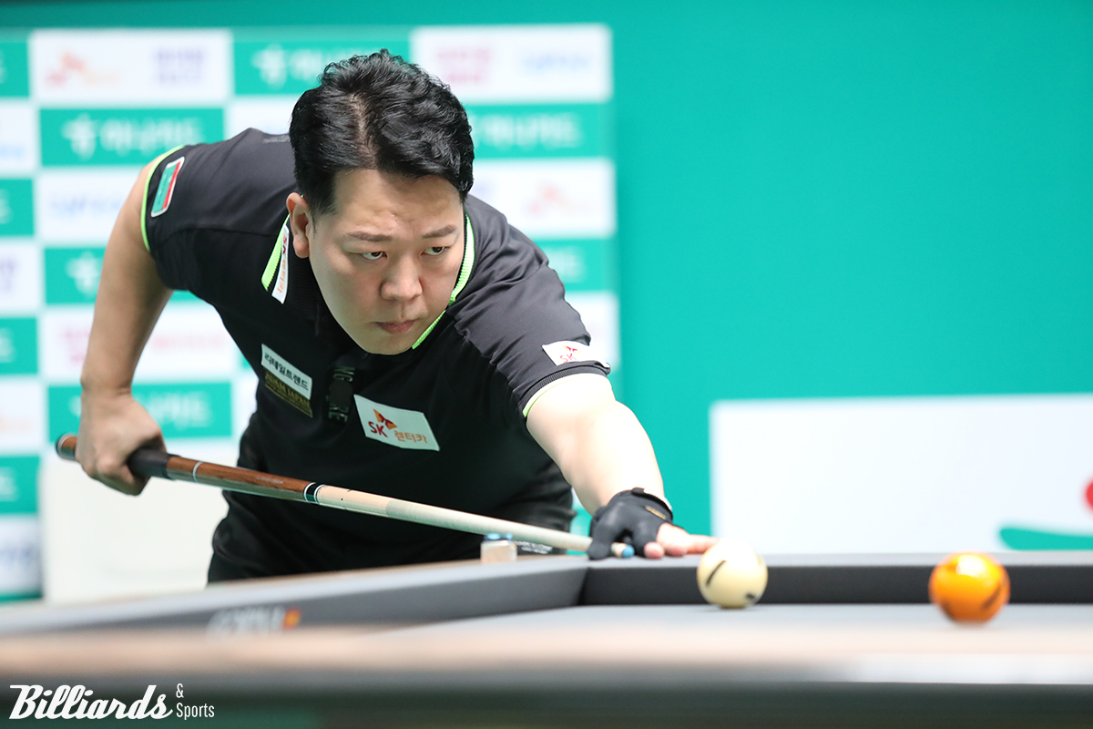 개막전 우승자 '헐크' 강동궁(SK렌터카)이 2차 투어 '하나카드 PBA 챔피언십' 16강전에서 '하나카드 챔피언십 준우승자' 륏피 체네트(하이원리조트)를 세트스코어 3-1로 꺾고 8강에 진출했다.  사진=고양/이용휘 기자