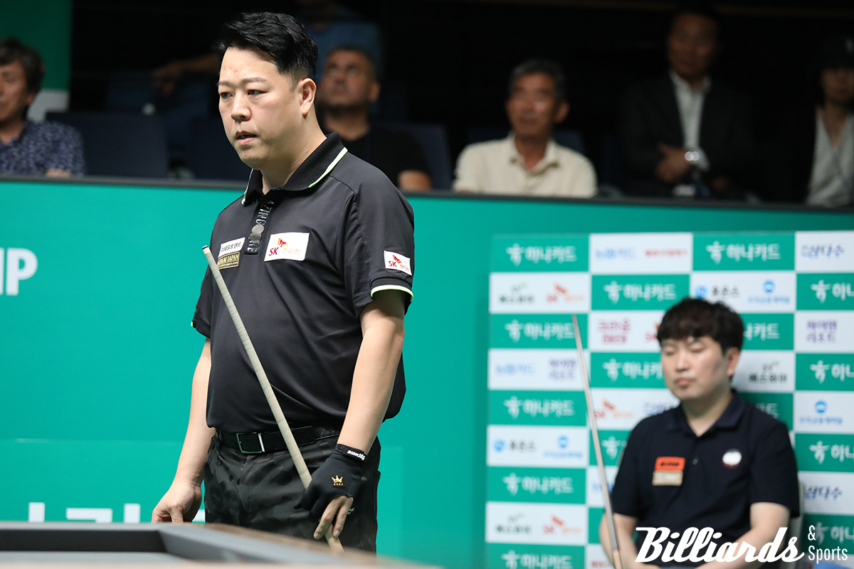 강동궁이 8강에서 원호수와 4강 진출을 놓고 대결 중이다.