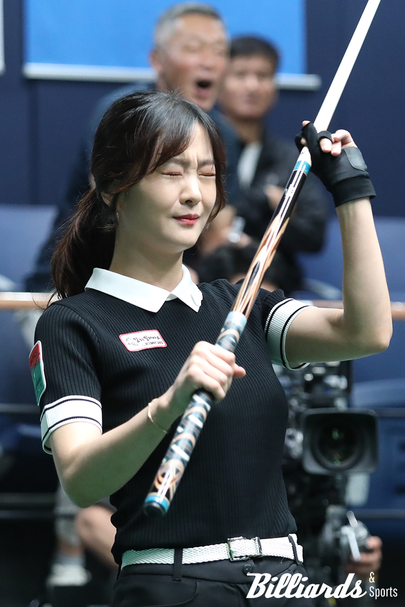 우승의 순간 김상아가 두 눈을 질끈 감고 있다.