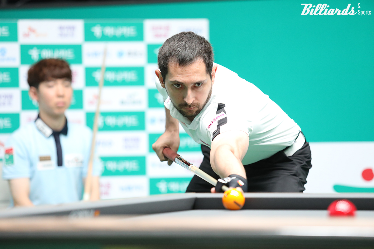 마르티네스는 1세트를 선취한 뒤 2세트를 내줬으나 4, 5세트를 연달아 따내며 3-1로 앞서 승기를 잡았다.