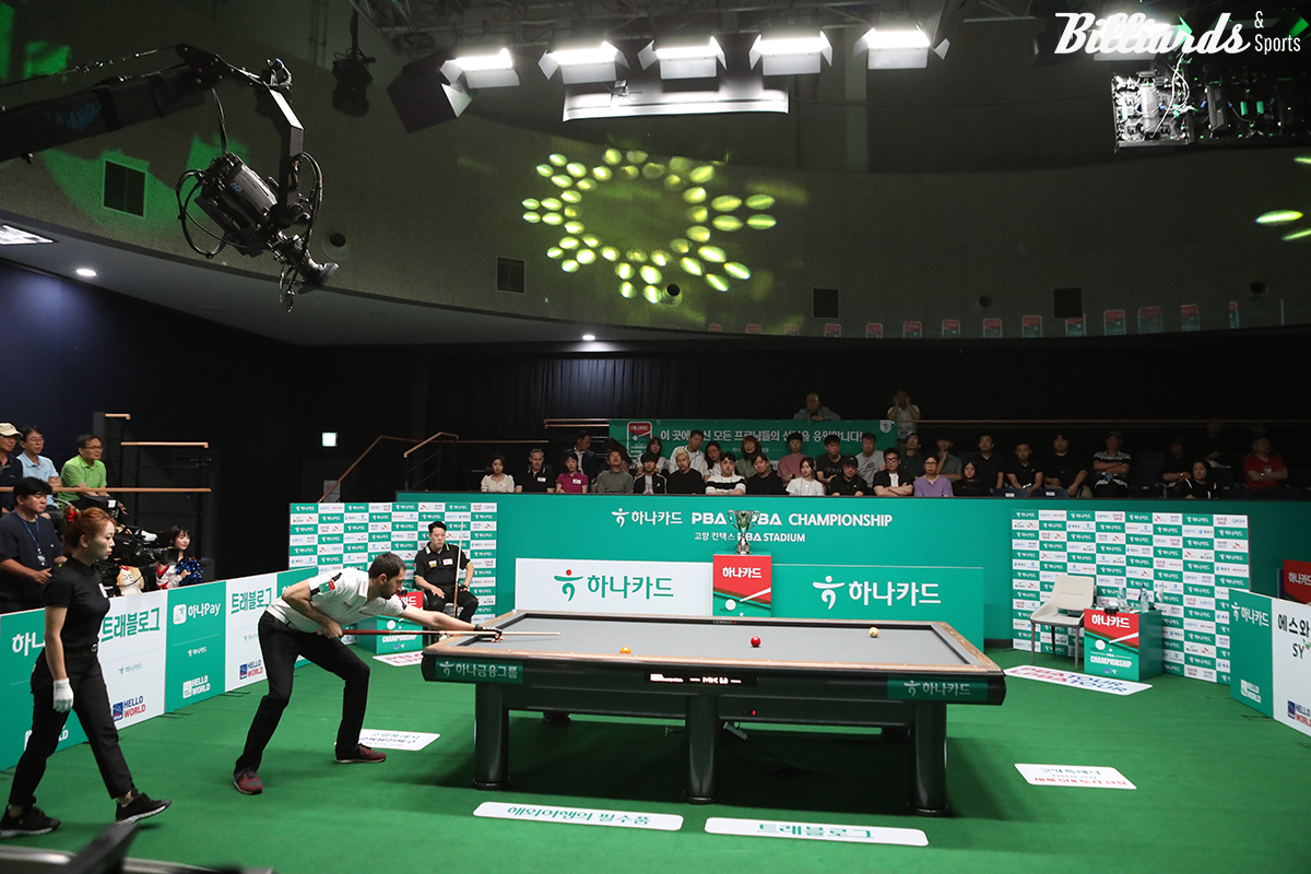 마르티네스와 강동궁의 결승 경기 장면.