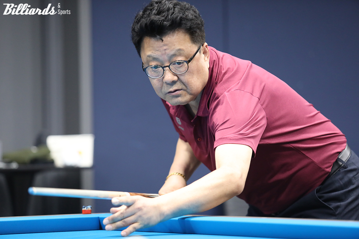 최근 1부 투어에서 활약하고 있는 '69세 최고령 선수' 김무순은 선발전 첫날 승리를 거두며 하노이 오픈 출전권을 따냈다.