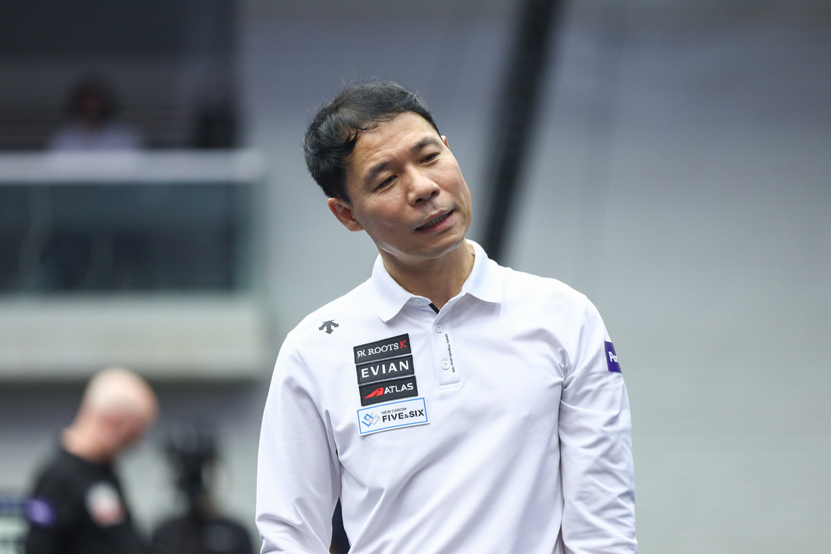 8강전에서 득점에 실패하자 아쉬워하는 허정한.