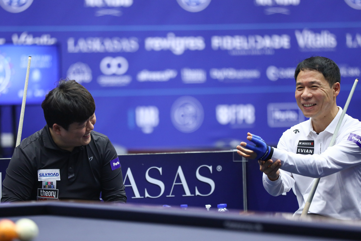 경기 후 환하게 웃는 조명우(왼쪽)와 허정한.