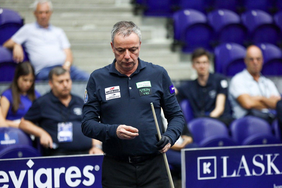 야스퍼스는 5년 7개월여 만에 쿠드롱과 벌인 '세기의 대결'에서 승리를 거두고 결승에 진출했다.