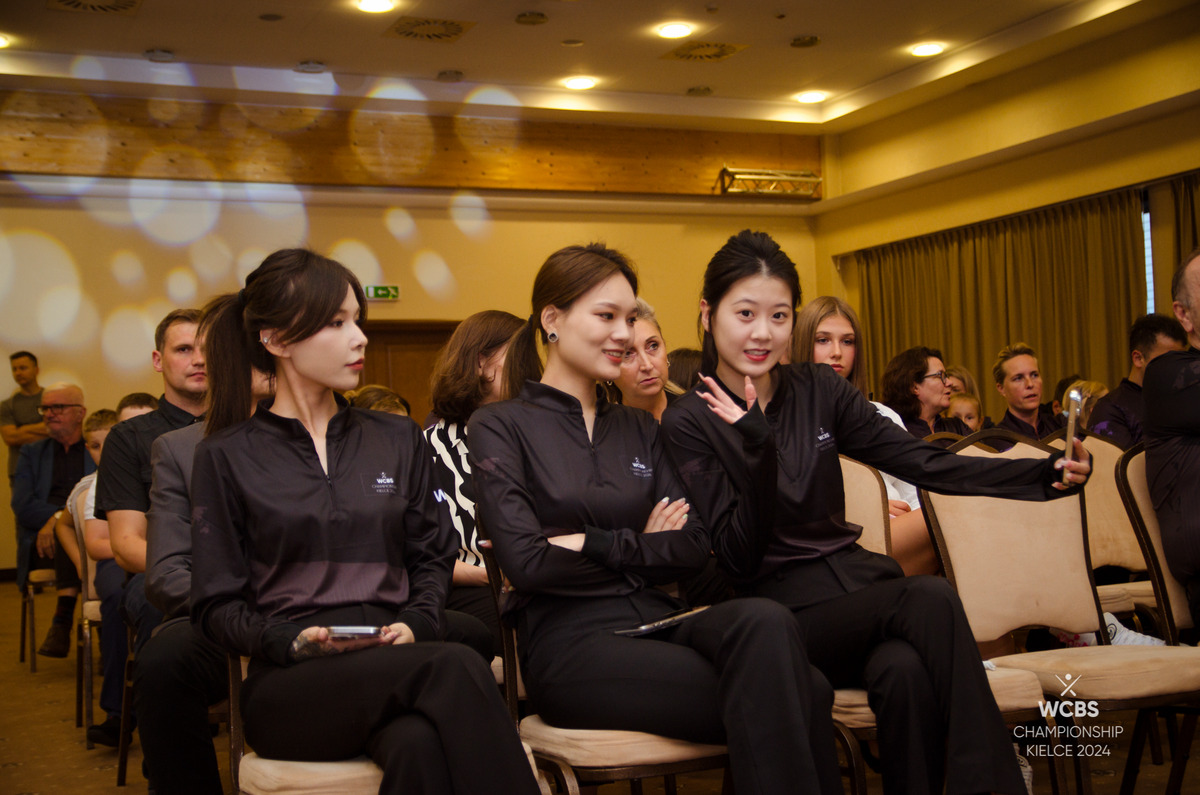 '제2회 WCBS 챔피언십'의 심판들이 밝은 미소로 개막식을 즐기고 있다. 사진=WCBS