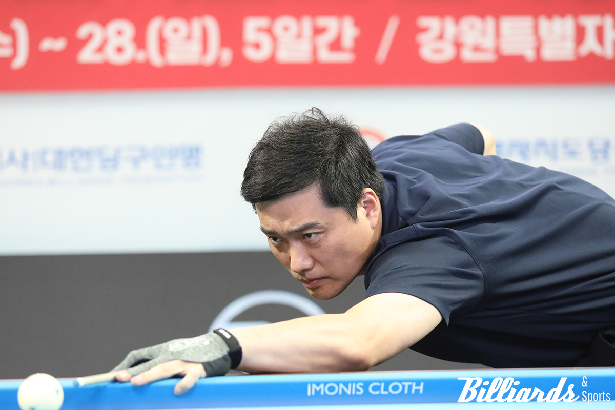 차명종이 8강에서 김행직과 대결 중이다.