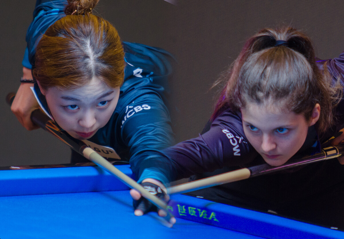 한국의 여자 포켓볼 '월드클래스' 서서아(전남·왼쪽)가 '제2회 WCBS 챔피언십' 결승에 진출, 아시아B팀의 2년 연속 우승에 도전한다. 서서아의 결승 상대는 조별리그에서 7-4로 꺾었던 유럽B팀의 보야나 사라치(오른쪽)다.  사진=WCBS 제공