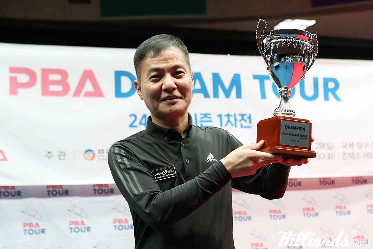 6년 만에 PBA 투어 첫 우승 트로피를 손에 넣은 박춘우.