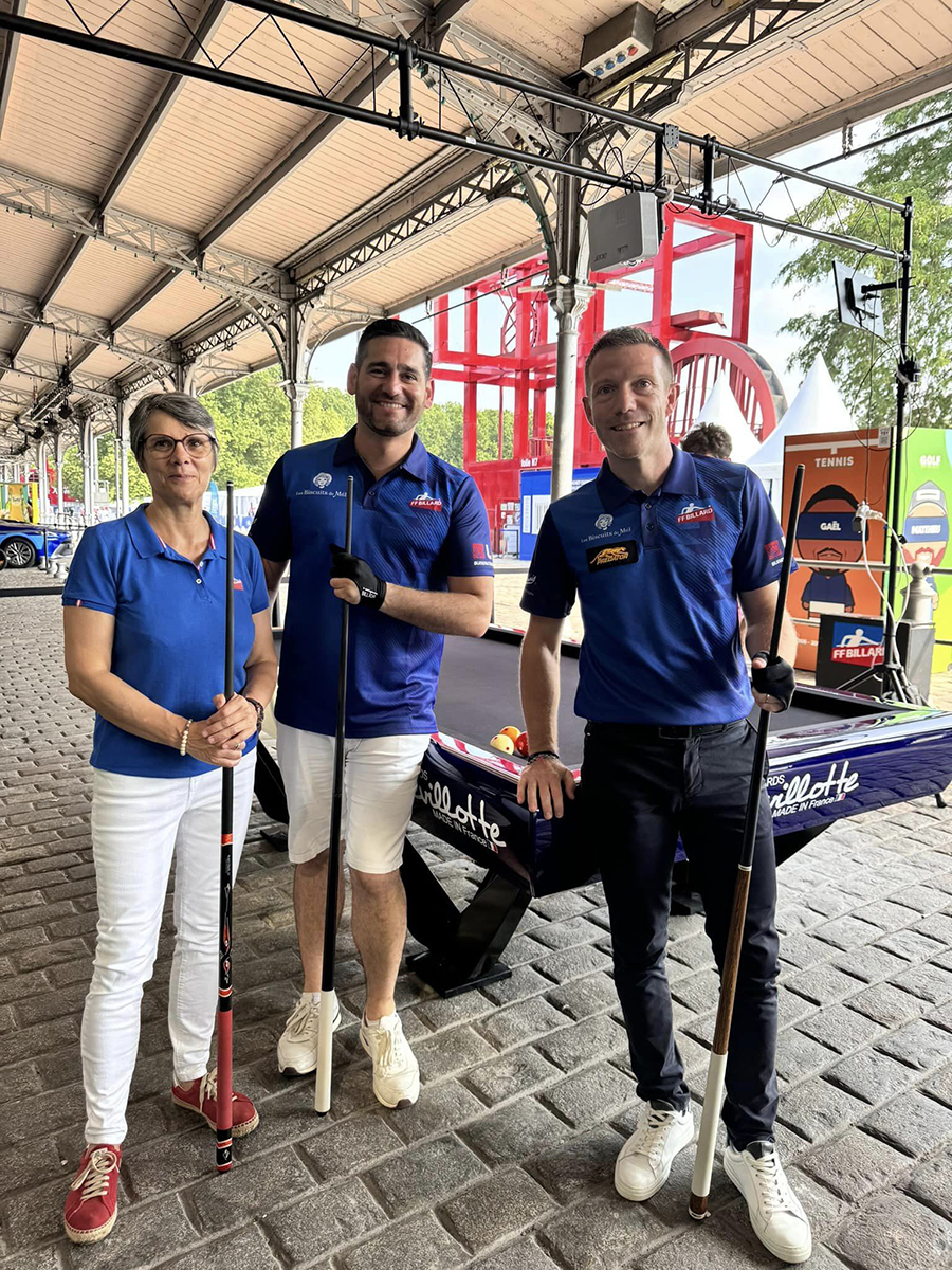 행사에 참여한 당구선수들. 맨 오른쪽이 제러미 뷰리.