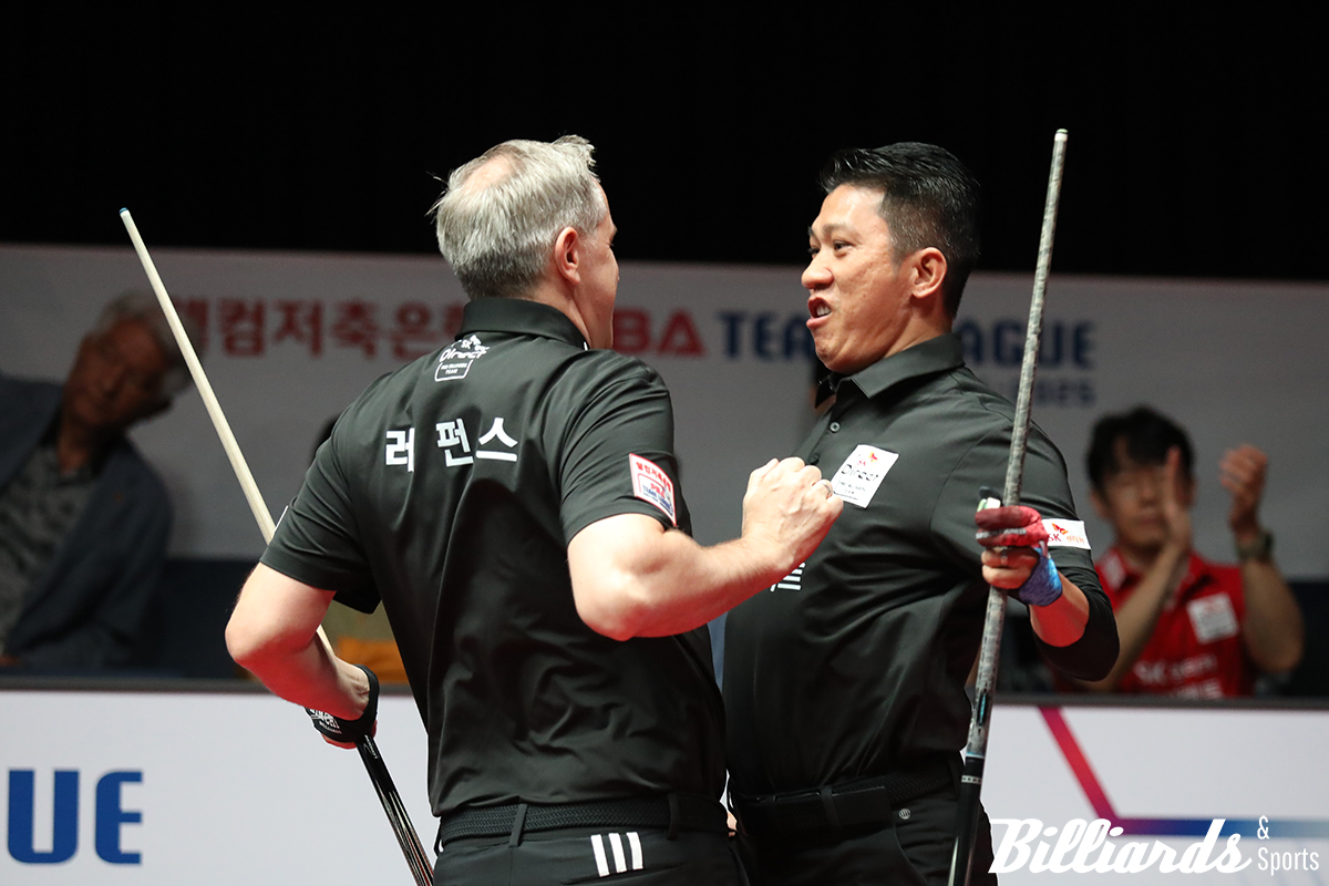 PBA 팀리그에서 에디 레펀스와 1세트를 전담한 응오딘나이. 응오딘나이와 레펀스가 1세트 승리 후 자축하고 있다.