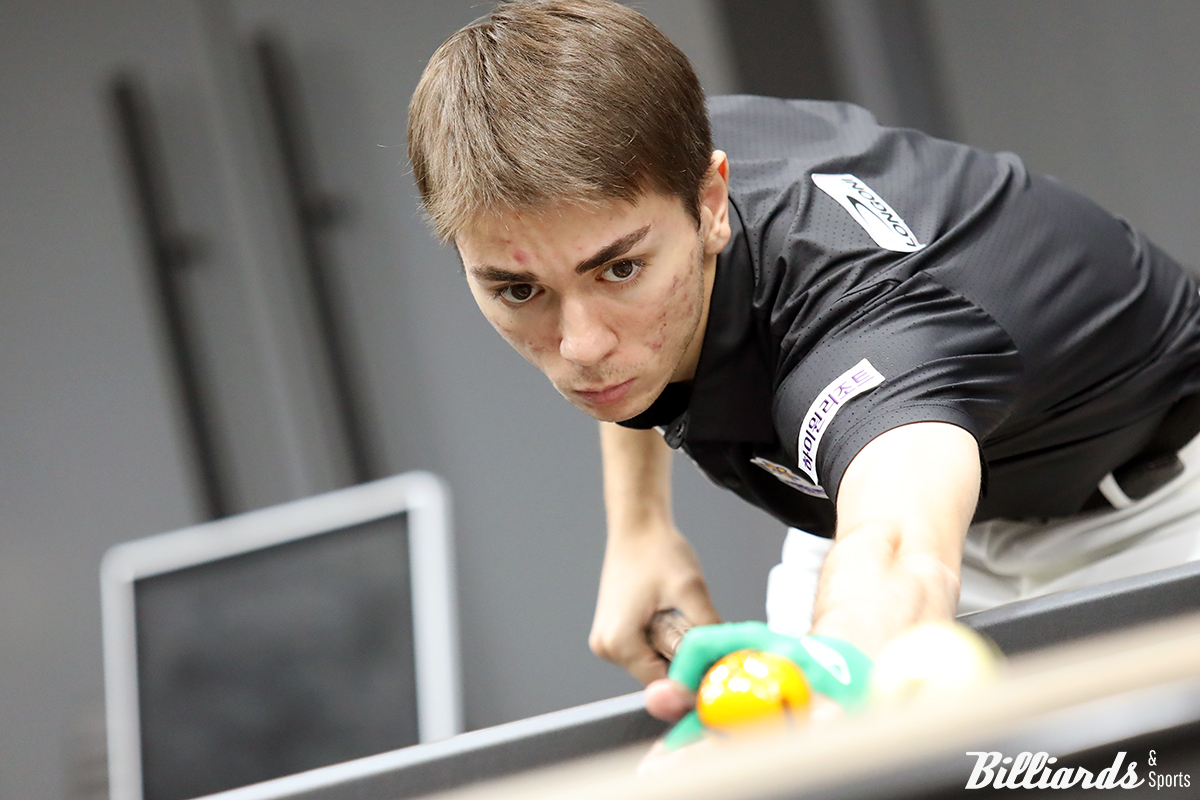 '18세 돌풍' 부라크 하샤시(하이원리조트)가 프로당구 사상 첫 해외 원정 투어 '2024 PBA 에스와이 바자르 하노이 오픈' 128강에서 '최고령' 김무순에게 두 번째 승리를 거두고 64강에 진출했다.  빌리어즈앤스포츠 DB