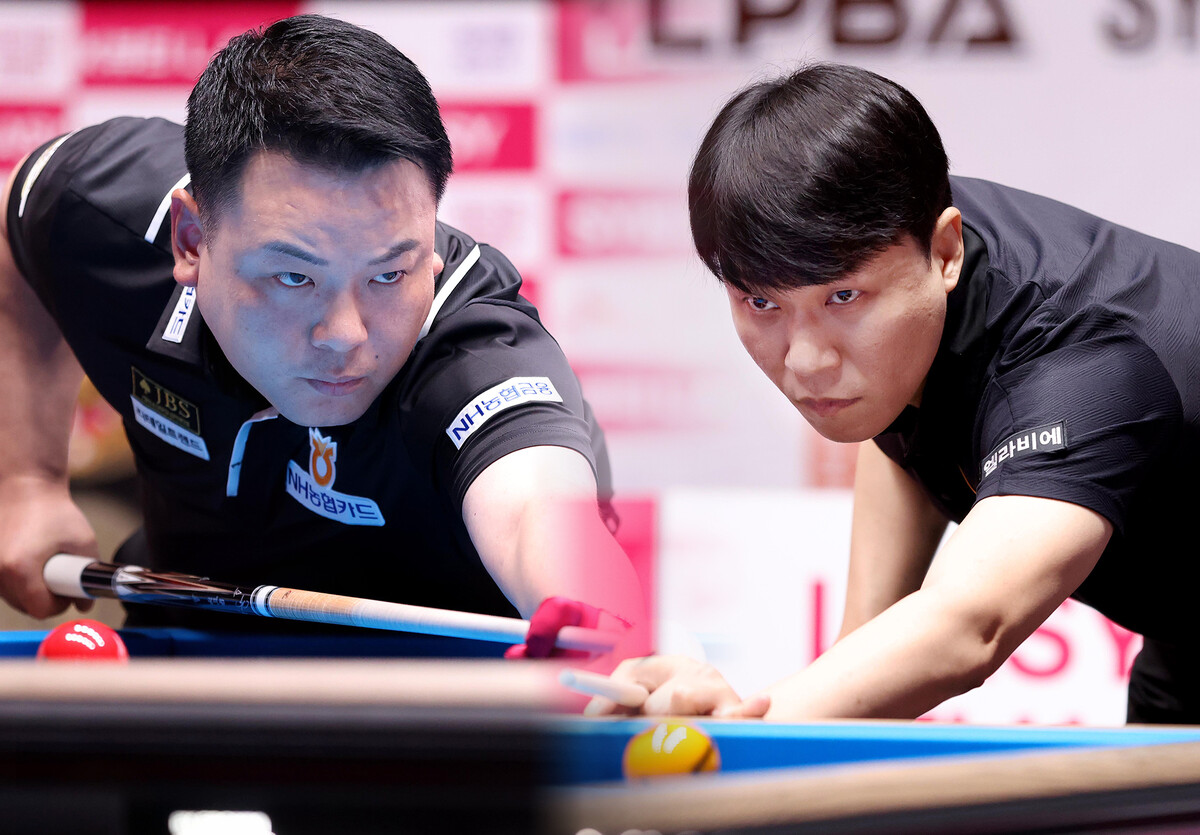 한국의 '슈퍼맨' 조재호(NH농협카드·왼쪽)와 '승부사' 최성원(휴온스·오른쪽)이 베트남 현지 예선을 통과한 선수들을 모두 3-0으로 완파하며 64강에 진출했다.  사진=PBA 제공 