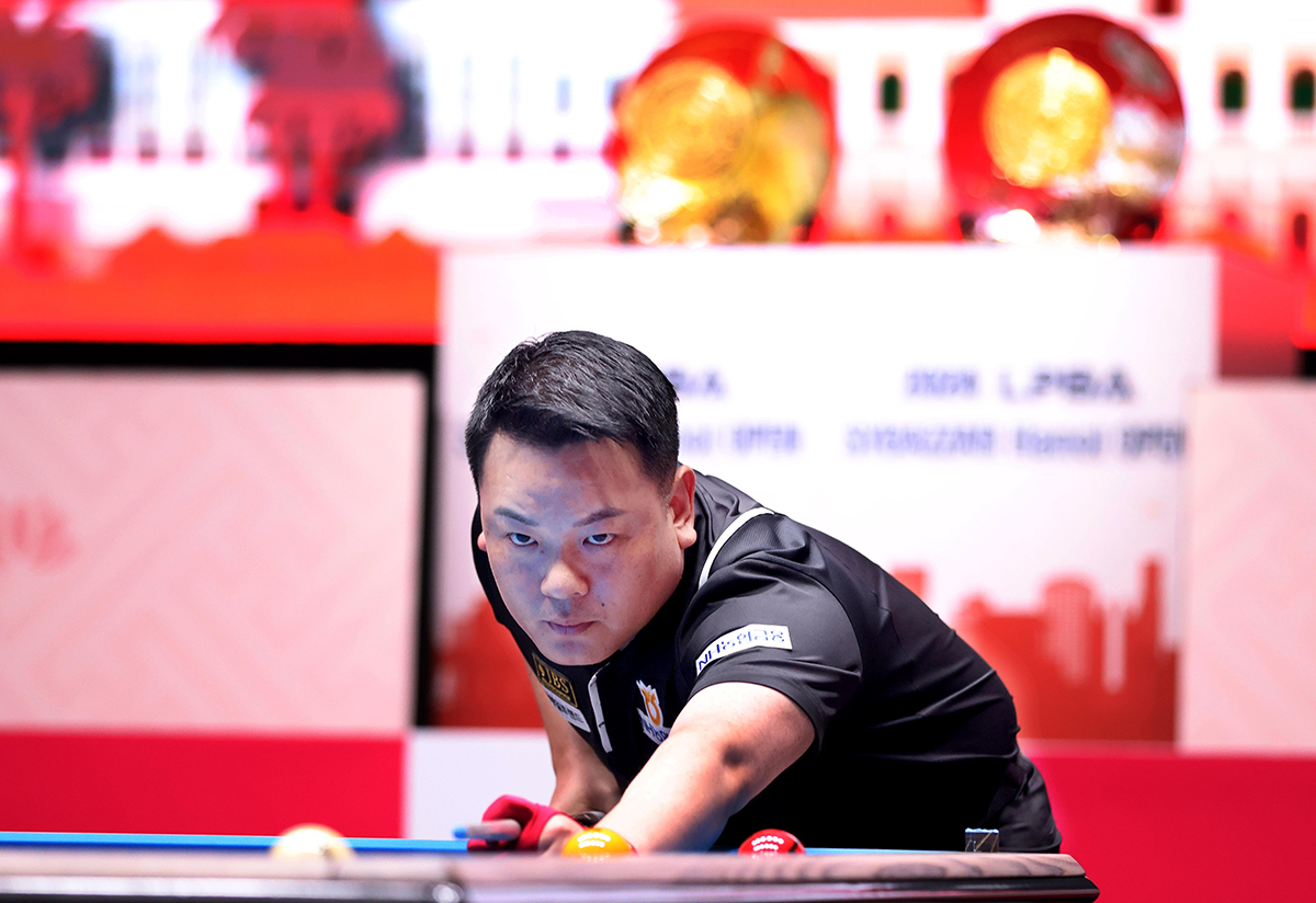 조재호는 매 세트 초반부터 맹타를 휘두르며 상대방을 압도했다.