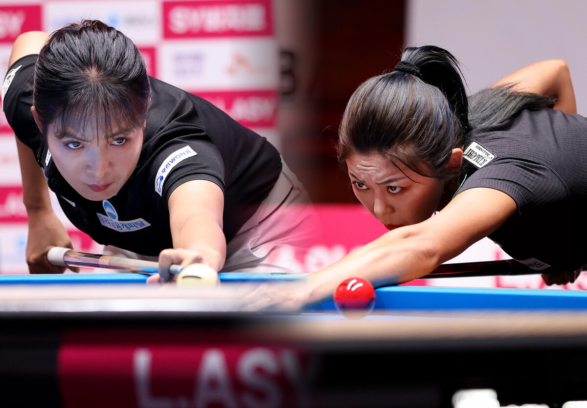 프로당구 사상 첫 해외투어 '2024 LPBA 에스와이 바자르 하노이 오픈' 32강전에 나서는 스롱 피아비(왼쪽)와 김가영.  사진=PBA 제공 