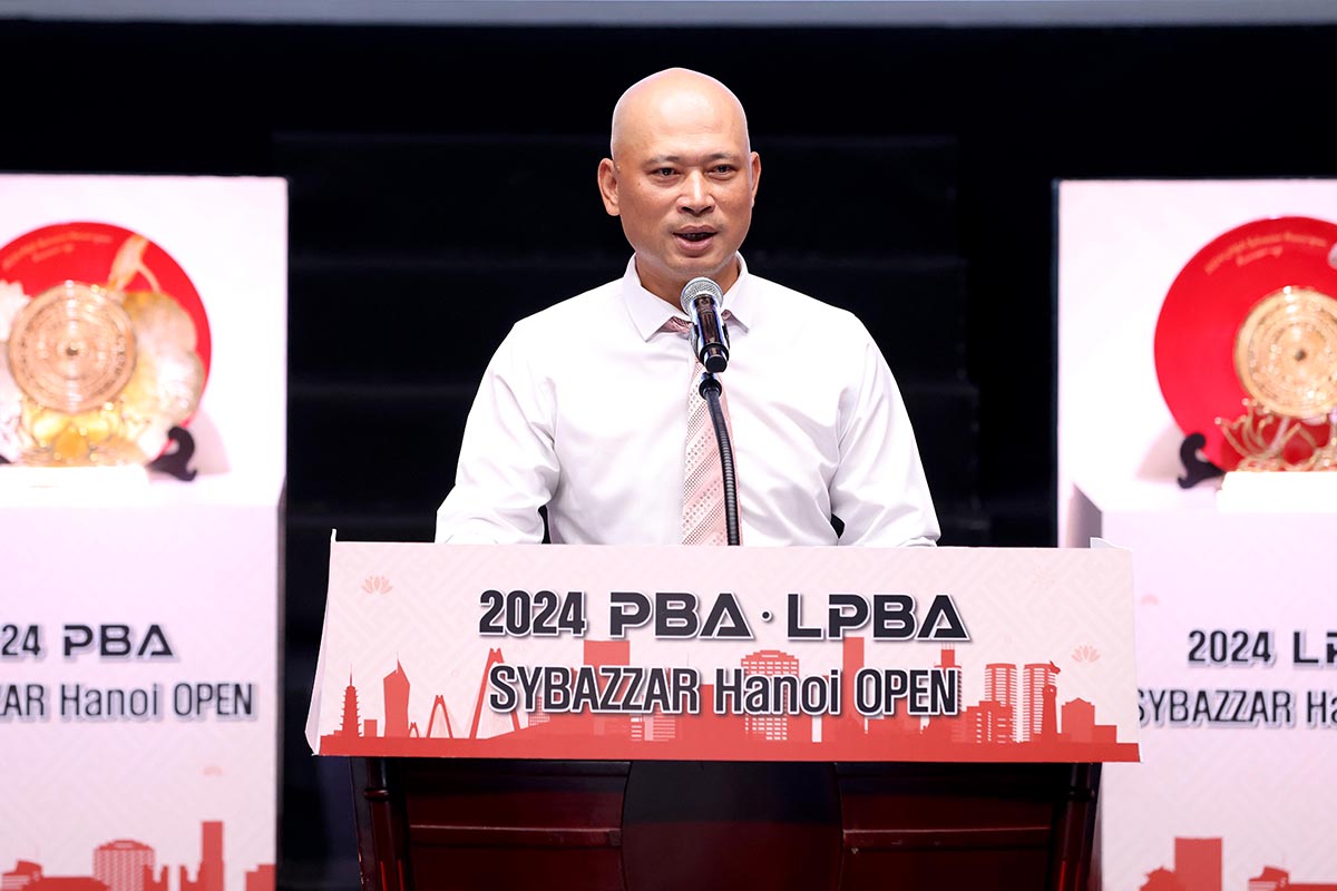 축사를 하는 VTcab의 찐롱부 상임위원.