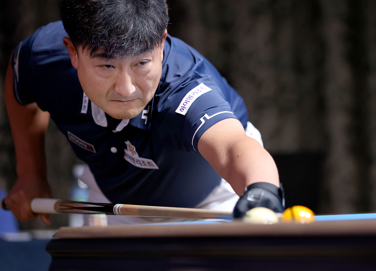 이충복은 앞서 두 차례 투어 128강전에서 모두 승부치기에서 패했으나, 이번 3차 투어에서는 오랜 원정 경기 경험을 살려 4세트에서 승부를 마무리했다.