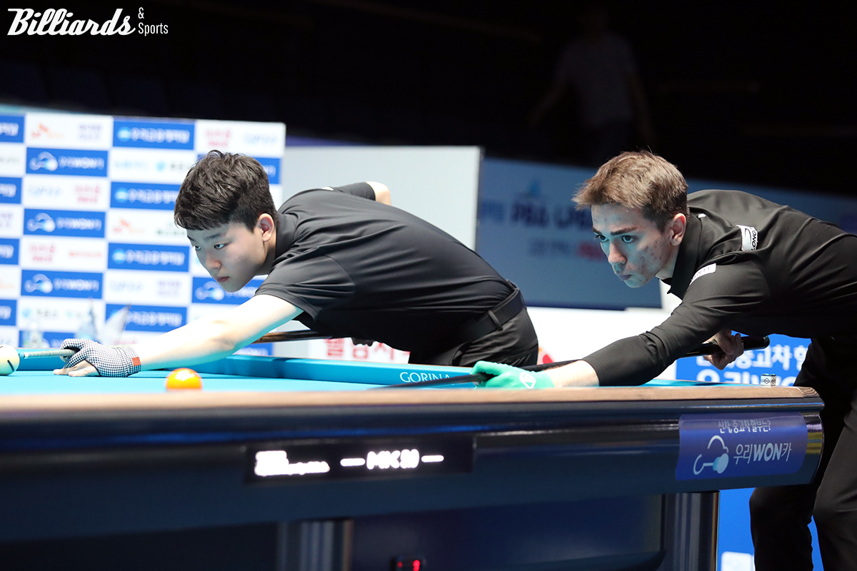 이번 시즌 개막전 '우리금융캐피탈 챔피언십' 준결승에서 대결했던 김영원과 부라크 하샤시(하이원리조트).  빌리어즈앤스포츠 DB