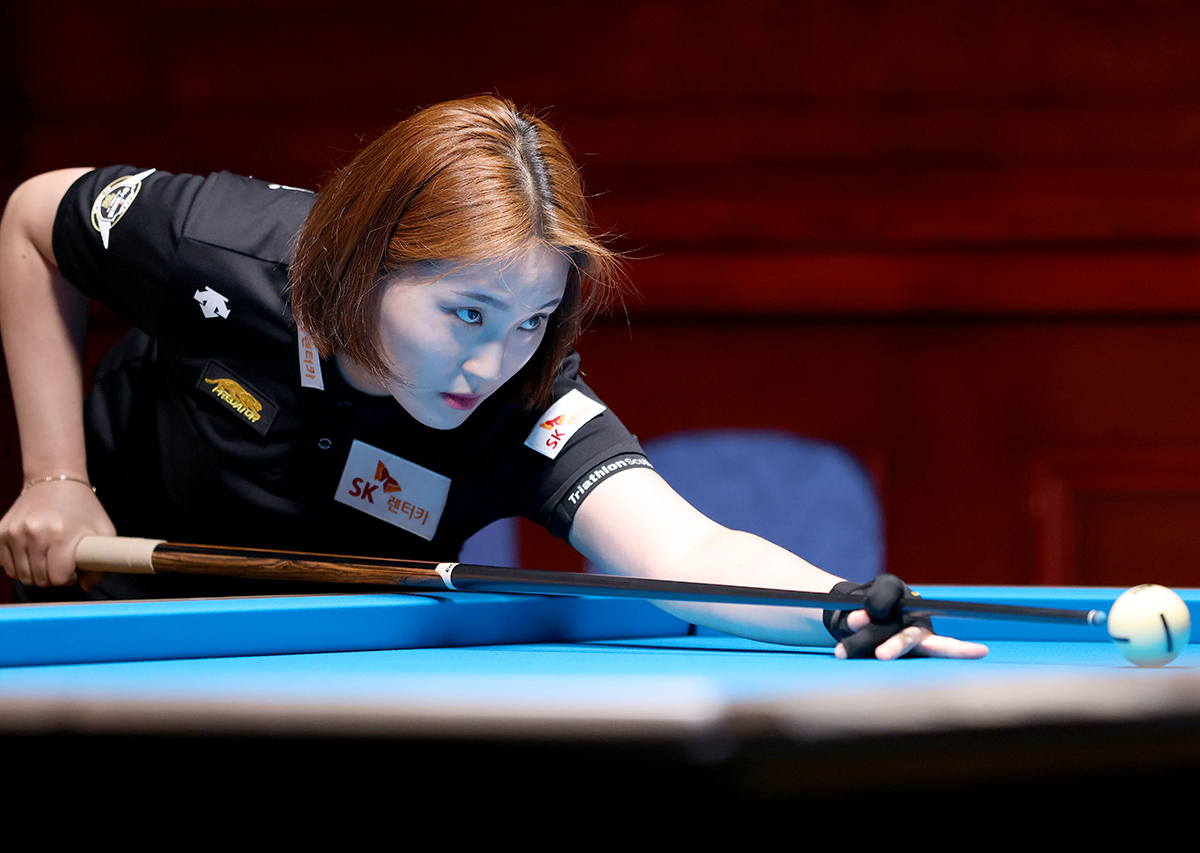 강지은(SK렌터카)은 김갑선에게 먼저 두 세트를 내준 다음 2-2 동점을 만들었고, 6차례나 이어진 승부치기에서 어렵게 승리를 거두며 16강에 진출했다.