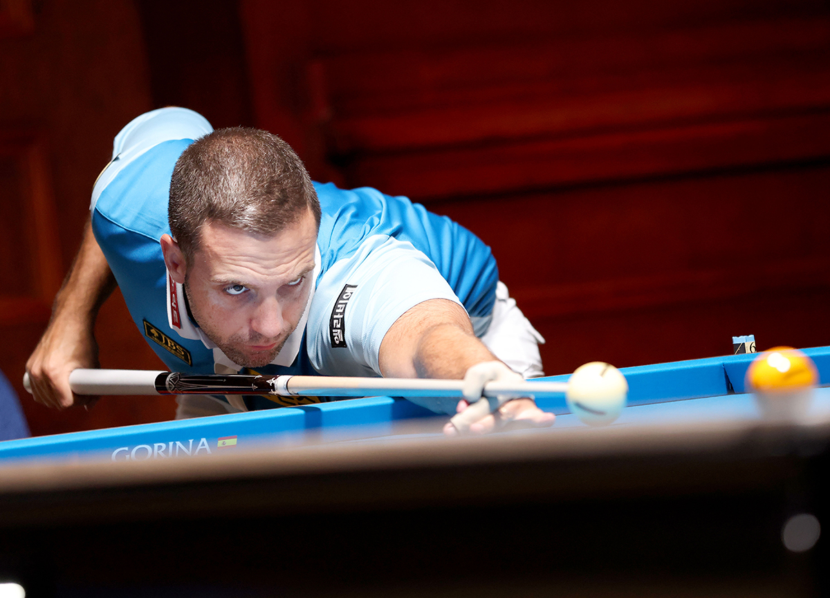 '스페인 탑건' 하비에르 팔라손(휴온스)은 응우옌부꽝쯔엉(베트남)을 3-0으로 완벽하게 제압했다.