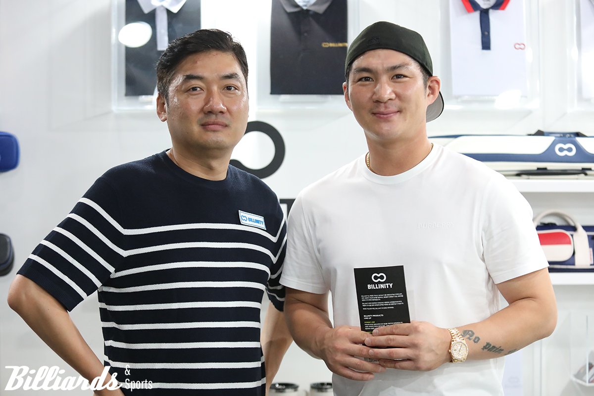 '빌리니티'를 런칭한 파이브앤식스의 김차돌 대표와 LG트윈스 오지환 선수. 사진=잠실/이용휘 기자