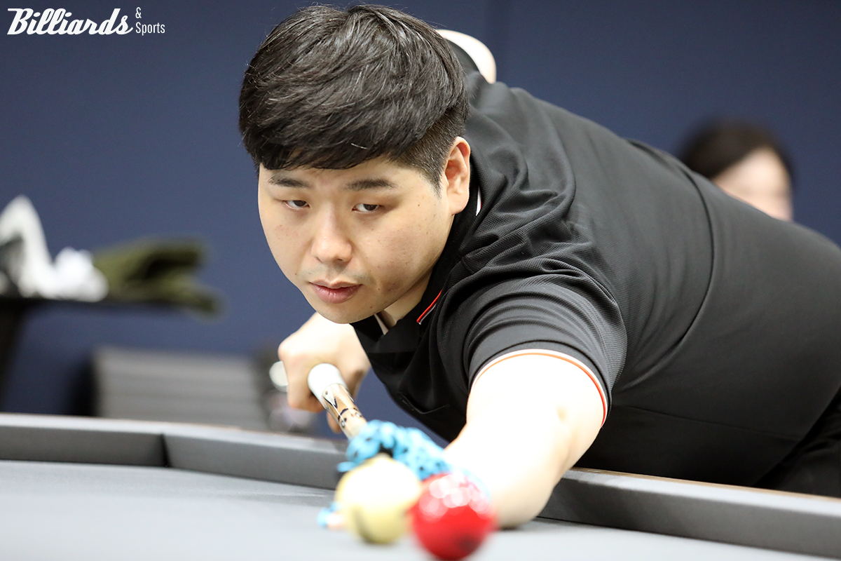 하샤시와 32강에서 맞붙는 한국의 백찬현.