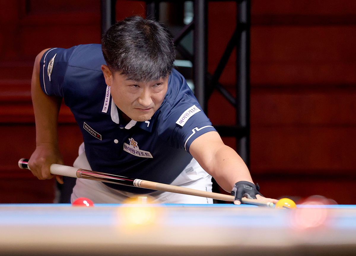 이충복(하이원리조트)은 전날 128강전에서 프로 첫승을 거둔 데 이어 64강에서 응오딘나이(SK렌터카)를 제압하고 2승을 올렸다. PBA 제공