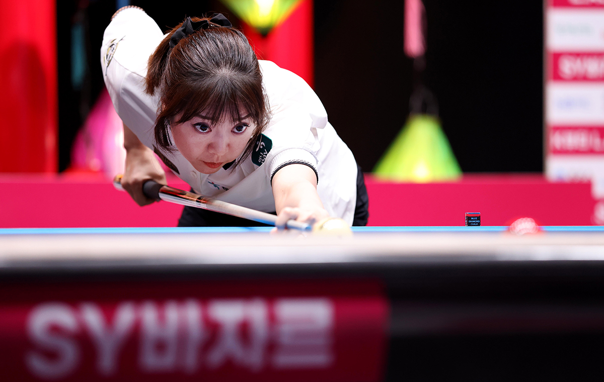 일본의 '다승 챔피언' 사카이 아야코가 '2024 LPBA 에스와이 바자르 하노이 오픈' 16강전에서 장가연(에스와이)을 3-0으로 꺾고 8강에 진출했다.  사진=PBA 제공