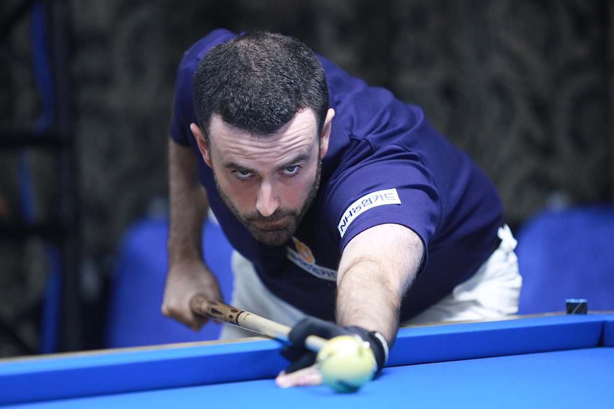 32강에서 쩐반응언과 대결하는 안토니오 몬테스(NH농협카드)