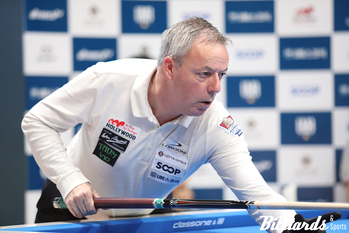 연속 득점이 나지 않아 진땀을 빼고 있는 야스퍼스.