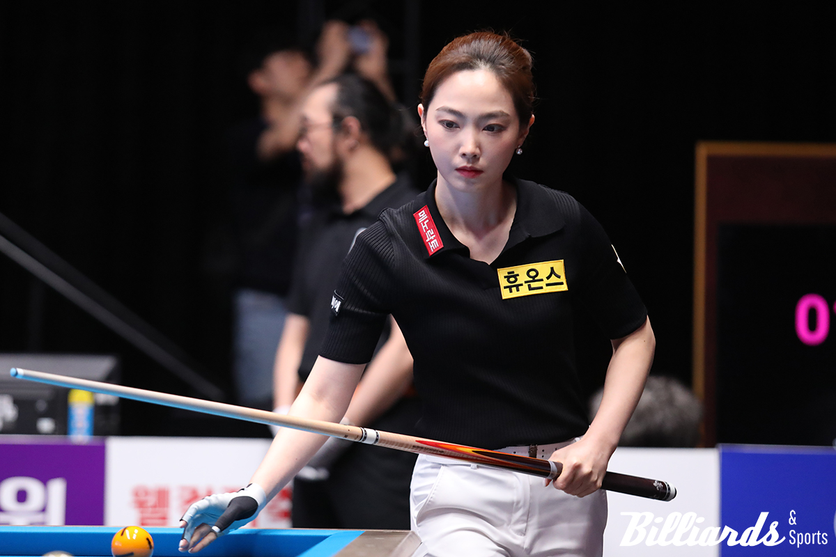 차유람이 복귀 후 처음으로 4강에 올라 김가영과 준결승 대결을 벌였다.