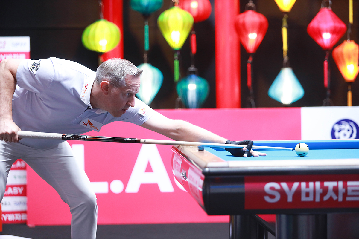 강민구와 8강에서 만난 레펀스. 16강에서 레펀스는 한국의 박인수(에스와이)를 3-1로 제압하고 시즌 첫 8강을 달성했다.