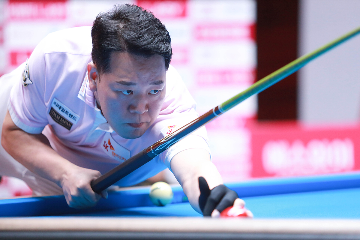 '3쿠션 사대천왕' 다니엘 산체스(에스와이)와 대결한 강동궁은 결정적인 순간에 산체스의 적시타가 나오면서 아쉽게 패했다.