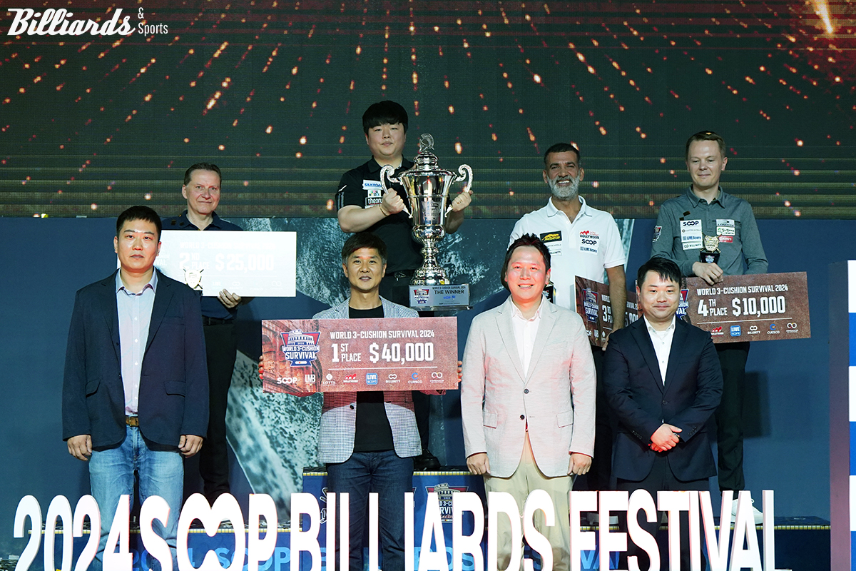 시상대에 선 입상자들과 대회 관계자들.