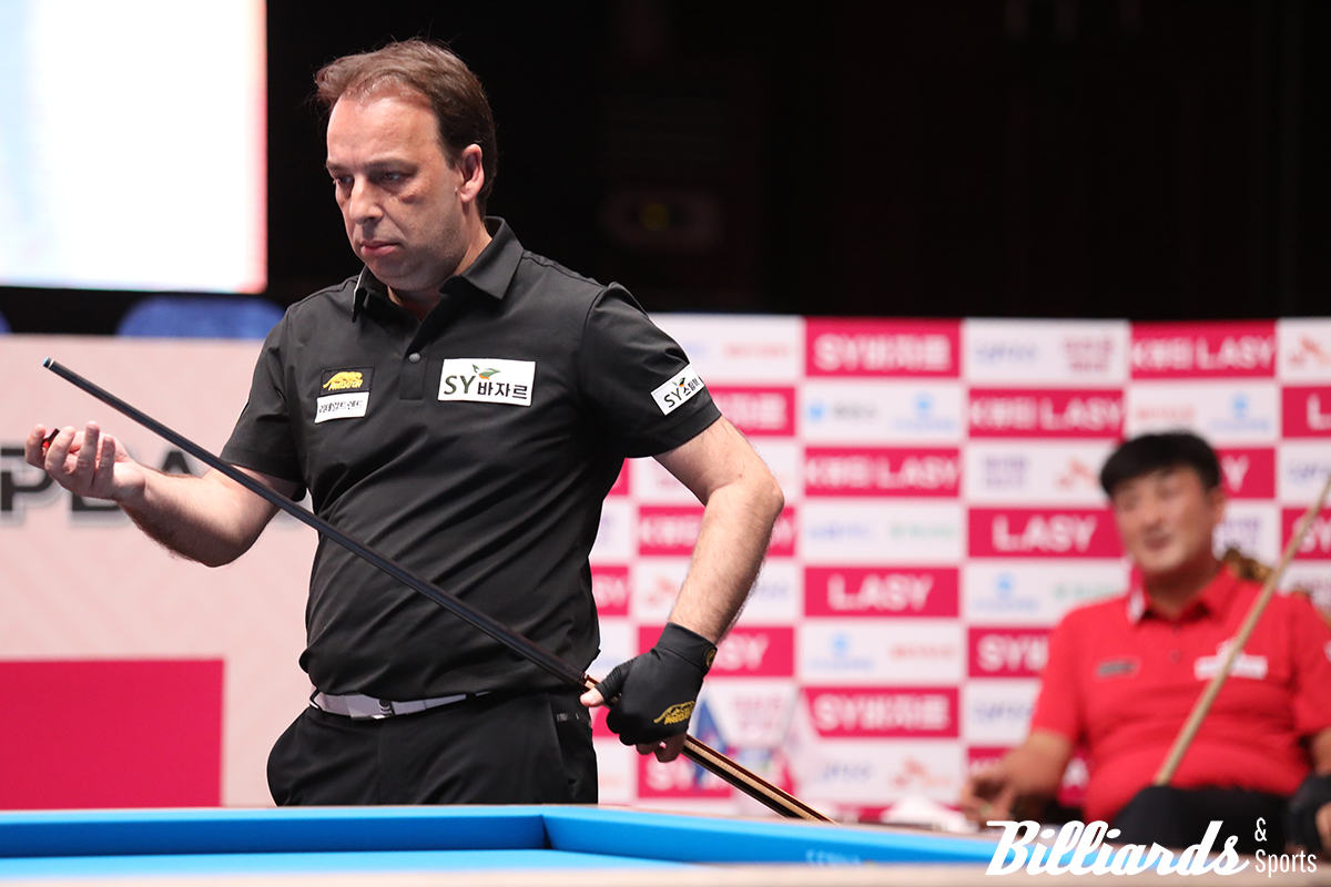 이충복과 8강전 대결 중인 다니엘 산체스.