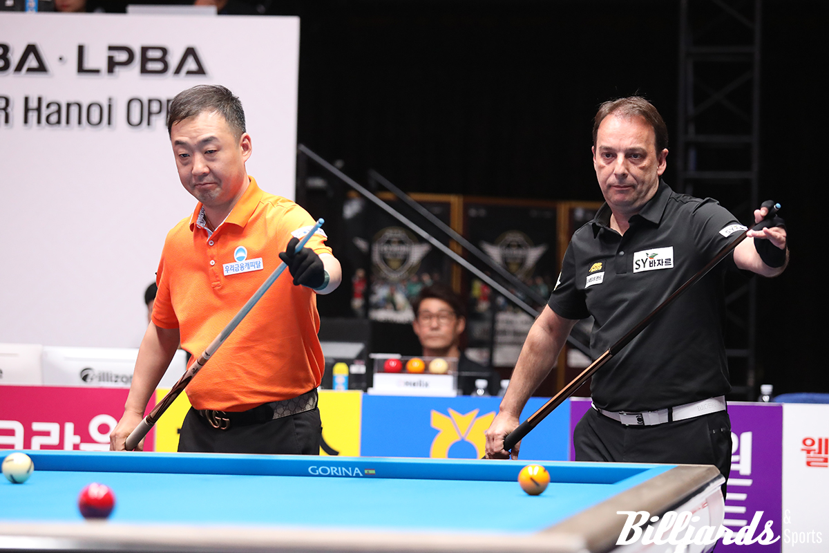 결승 무대에서 첫 우승 타이틀 획득을 위해 나란히 당구대 앞에선 엄상필(좌)과 다니엘 산체스(우).