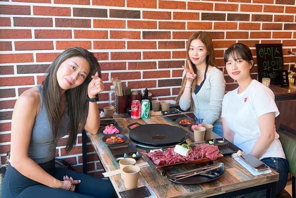 김가영과 서서아, 박정현이 우승 축하 만찬을 가졌다.