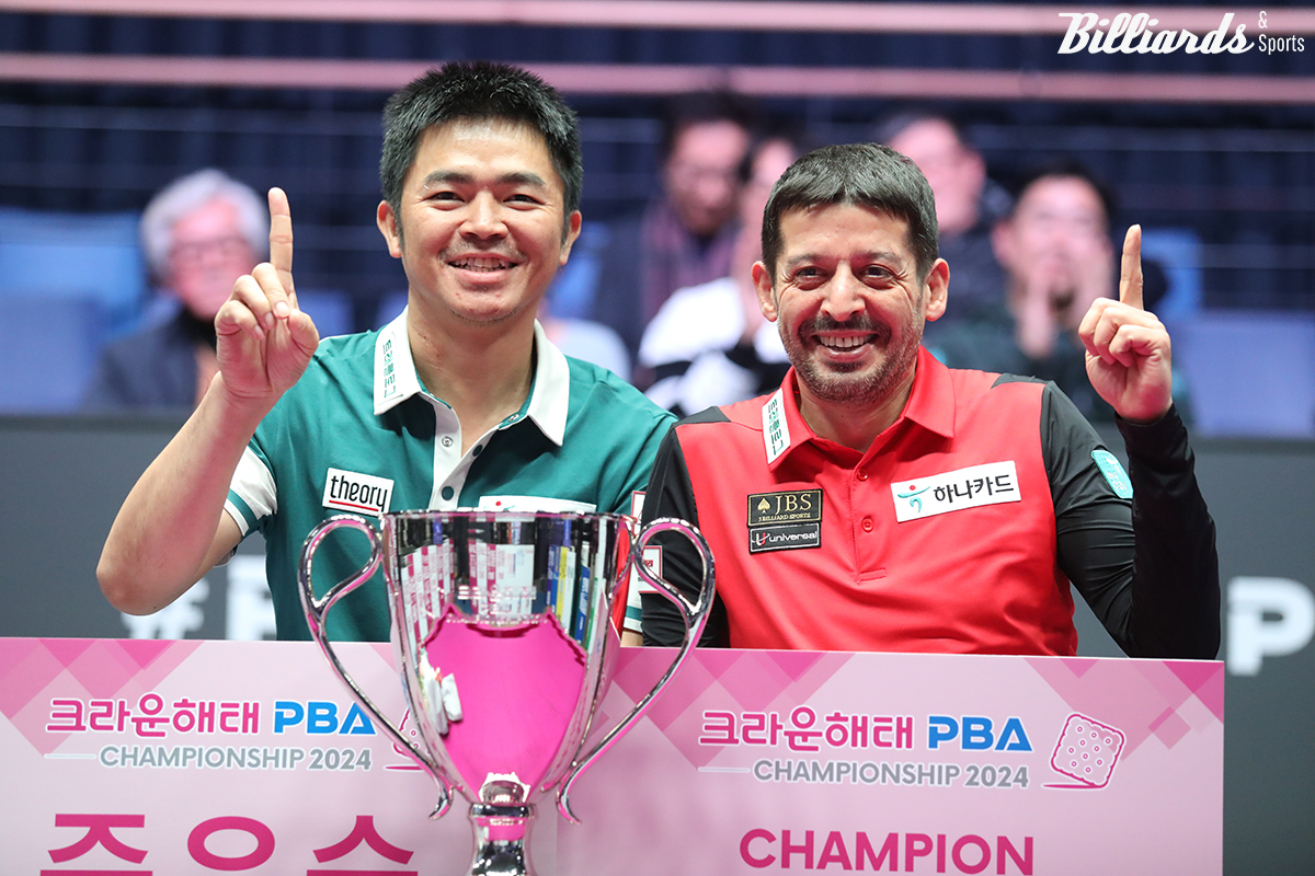 지난 시즌 크라운해태 챔피언십에서 우승을 차지한 무라트 나지 초클루(오른쪽)와 준우승 응우옌꾸옥응우옌(왼쪽).